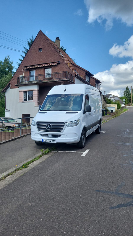 Firmenfahrzeug von Firma Weiß
